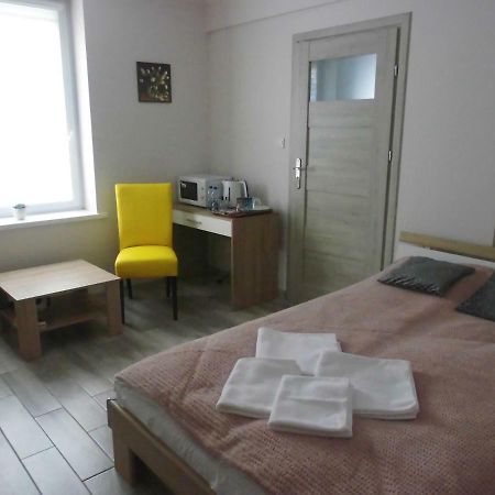 Appartement Bezowy Pokoj à Jedlina-Zdroj Extérieur photo