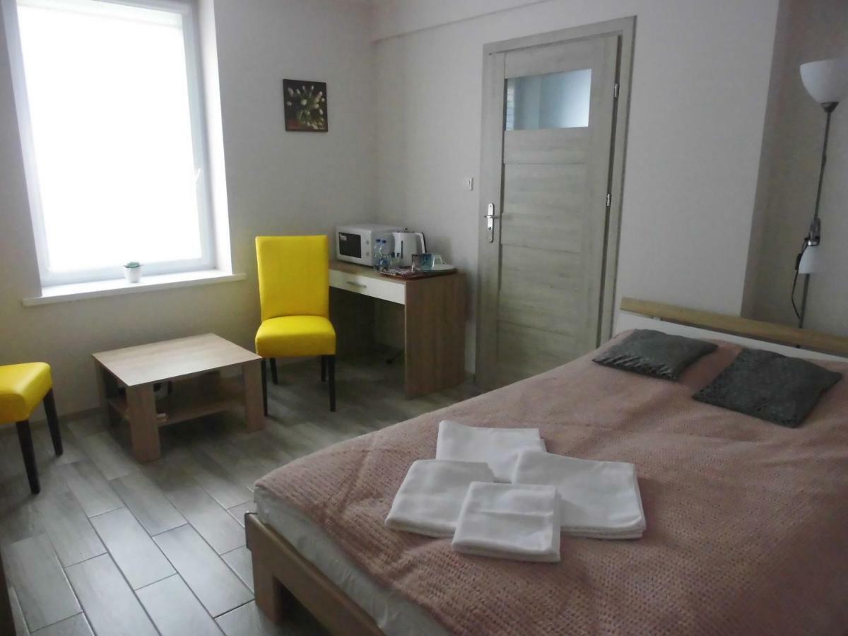 Appartement Bezowy Pokoj à Jedlina-Zdroj Extérieur photo